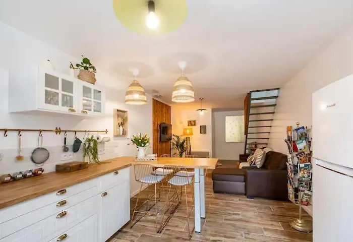 펜션 Chaleureuse Maisonnette 몽트뢰유벨레이